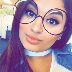 Meet your Posher, Clarissa